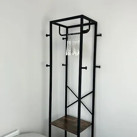 Modern 5-bed Near Centre * Leeds (West Yorkshire)