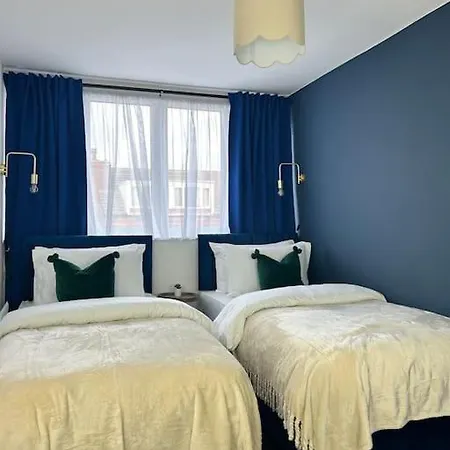 Apartman Modern 6 Bed Near Centre-long Rates Available *