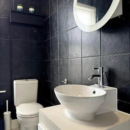 Modern 6 Bed Near Centre-long Rates Available Apartman *