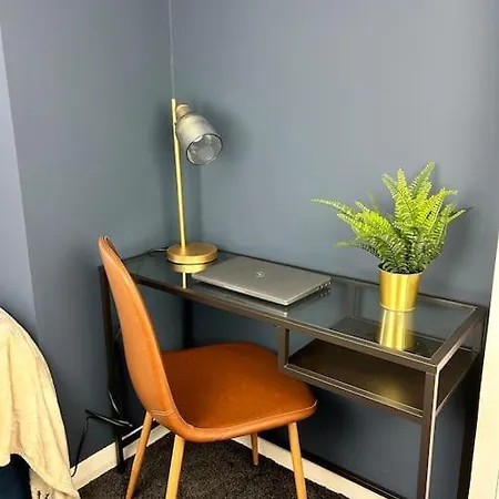 Modern 6 Bed Near Centre-long Rates Available Apartman Leeds