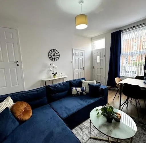 Modern 6 Bed Near Centre-long Rates Available