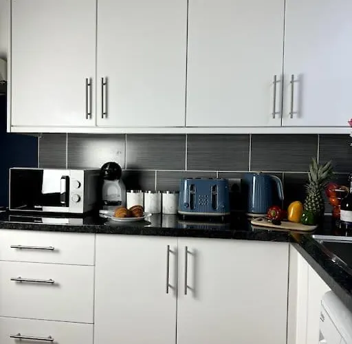 Modern 6 Bed Near Centre-long Rates Available * Лідс