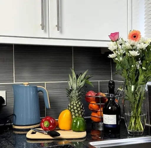 Modern 6 Bed Near Centre-long Rates Available ليدز