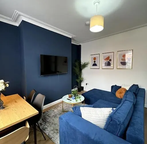 Modern 6 Bed Near Centre-long Rates Available * ليدز