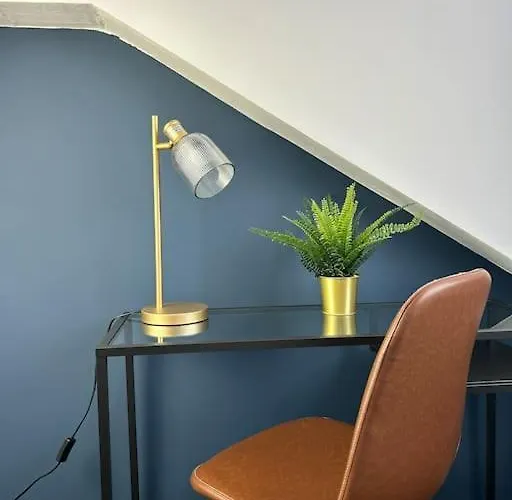 Апартаменти Modern 6 Bed Near Centre-long Rates Available