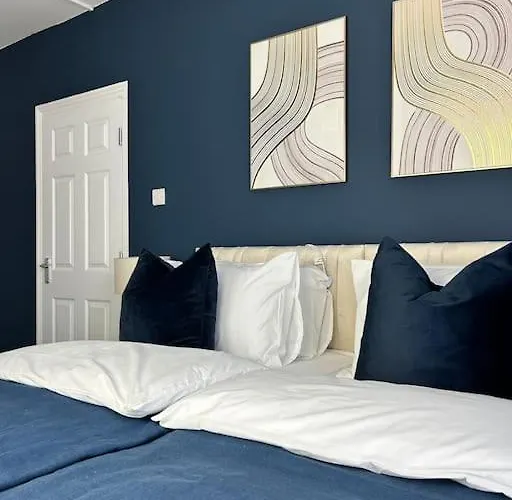 Modern 6 Bed Near Centre-long Rates Available *