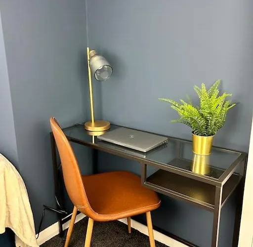 Modern 6 Bed Near Centre-long Rates Available Апартаменти Лідс