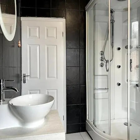 Modern 6 Bed Near Centre-long Rates Available Apartamento Leeds (West Yorkshire)