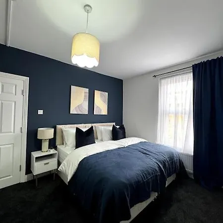 Apartamento Modern 6 Bed Near Centre-long Rates Available