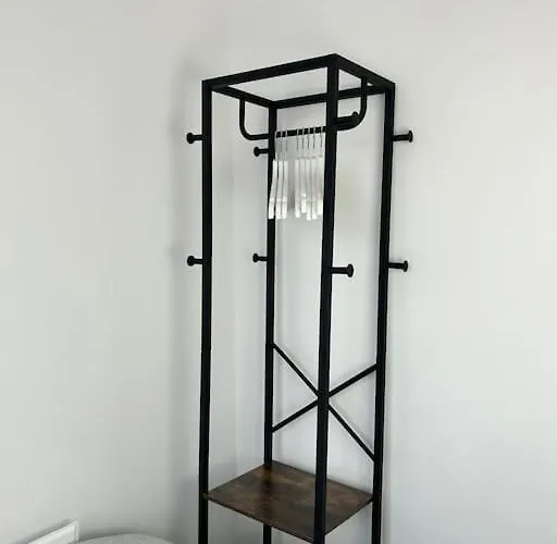 Modern 6 Bed Near Centre-long Rates Available * リーズ